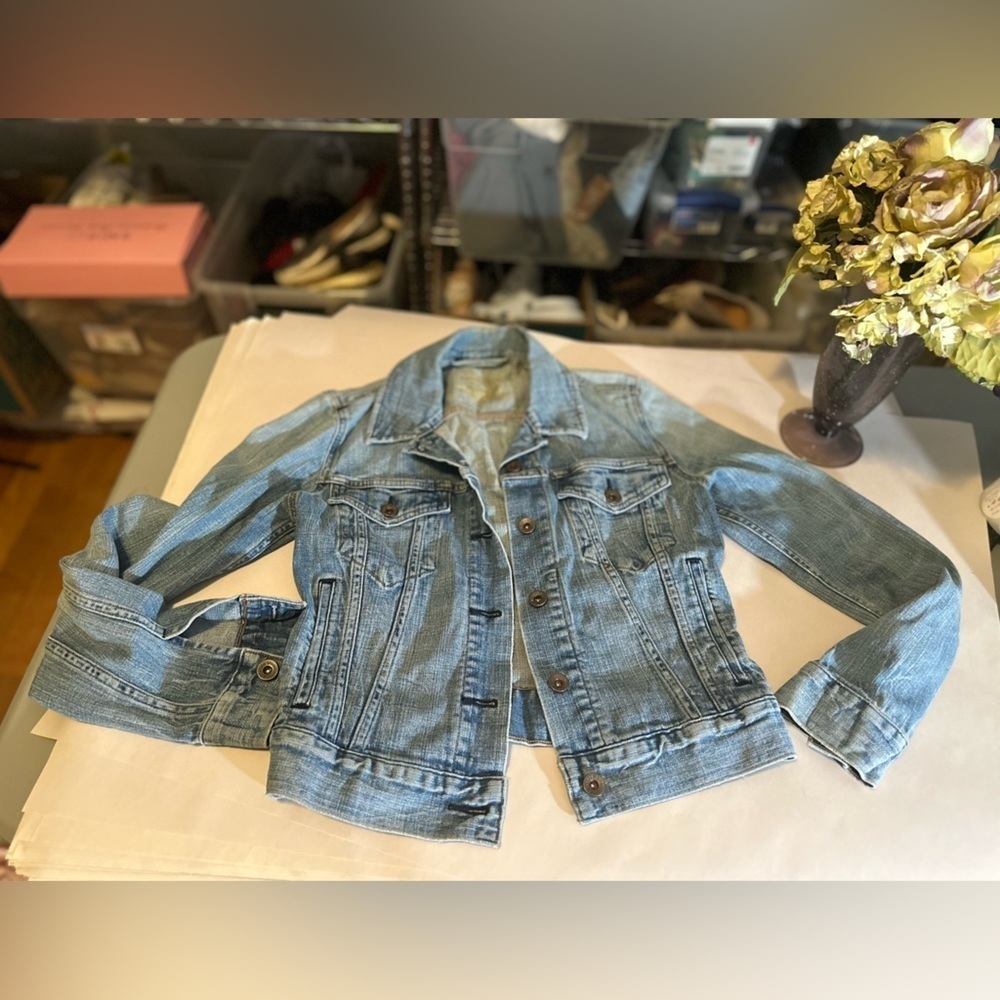 Levi’s Women’s denim jacket Size- Small